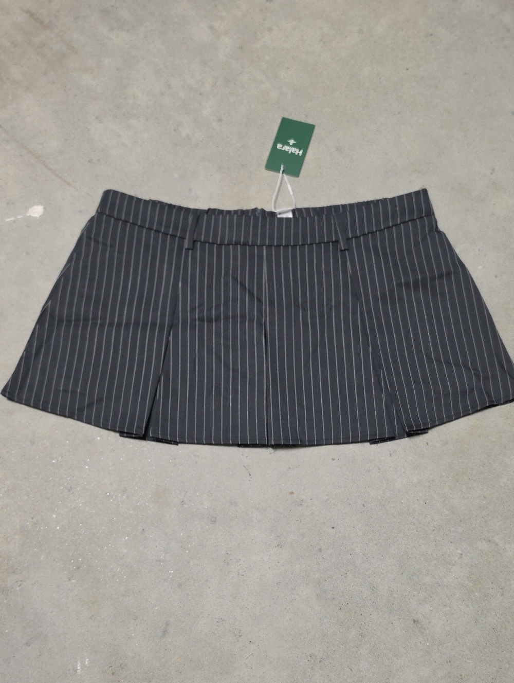 Nwt HALARA Black Pinstripe Tennis Skort #179